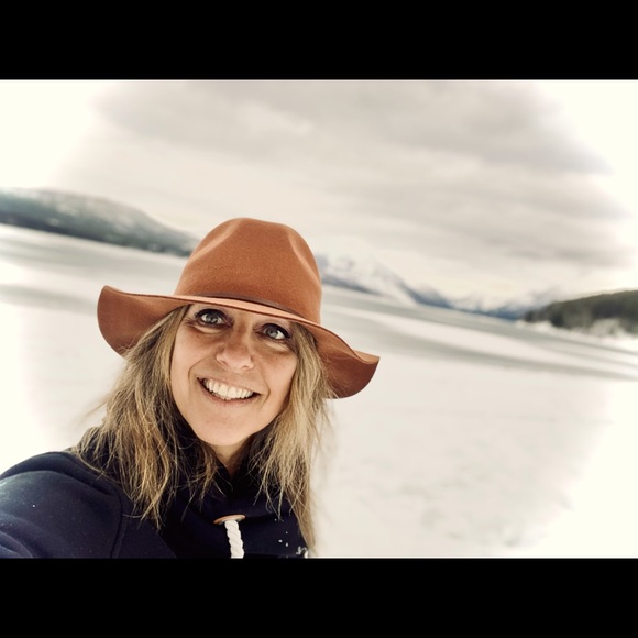 Meet your Posher, Liz - Picture 1 of 1